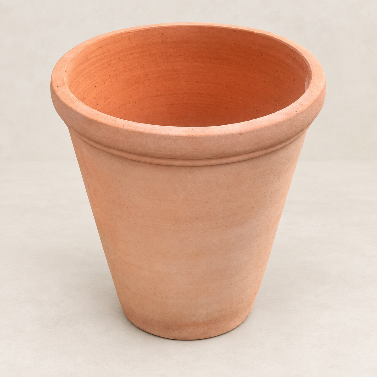 Set de 3 vasos redondos de terracota, formas lisas y acabado pulido