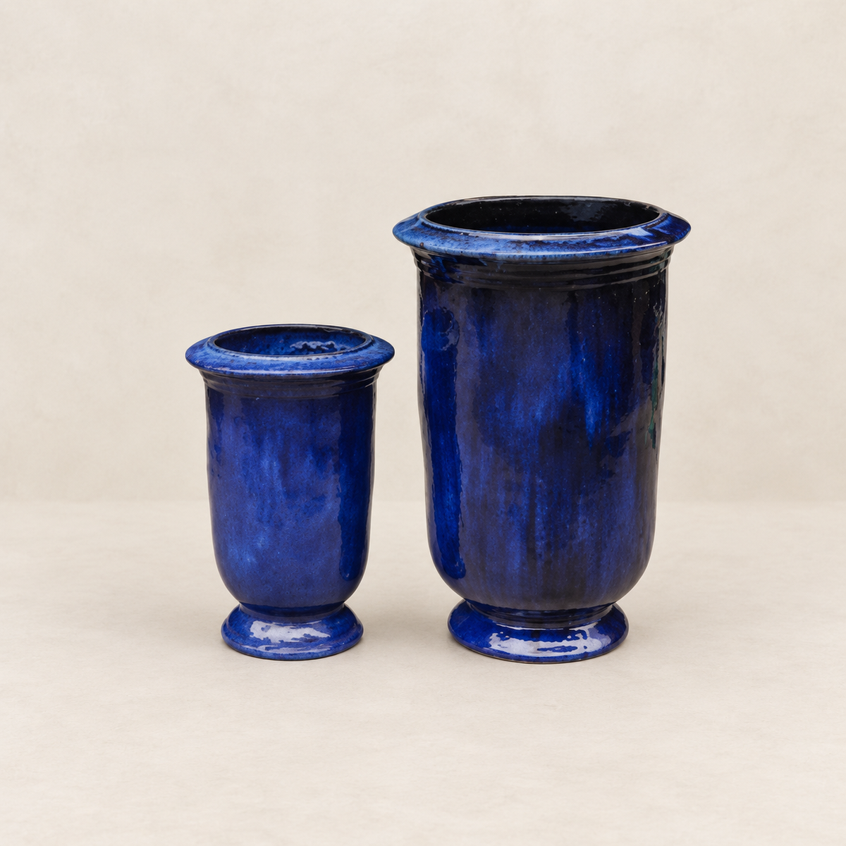 Set de 2 copas cerámicas altas azul océano, escultóricas y de gran formato