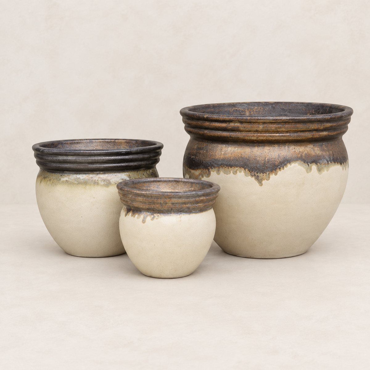 Set de 3 tinajas redondas esmaltadas beige envejecido, estilo vintage artesanal