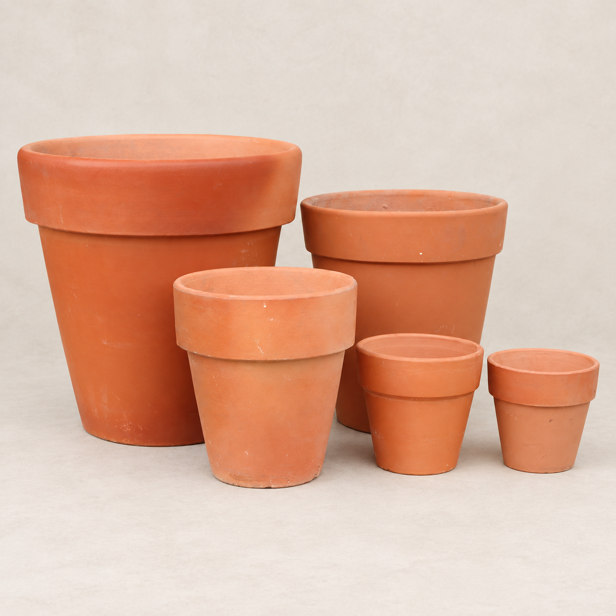Set de 5 vasos de terracota, colección versátil para jardín