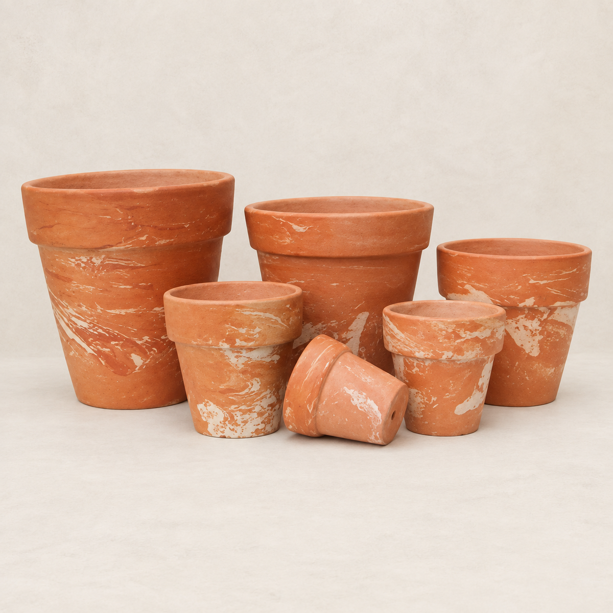 Set de 6 vasos de terracota, ideales para composiciones escalonadas