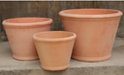 Set de 3 vasos bajos de terracota, forma ancha y versátil